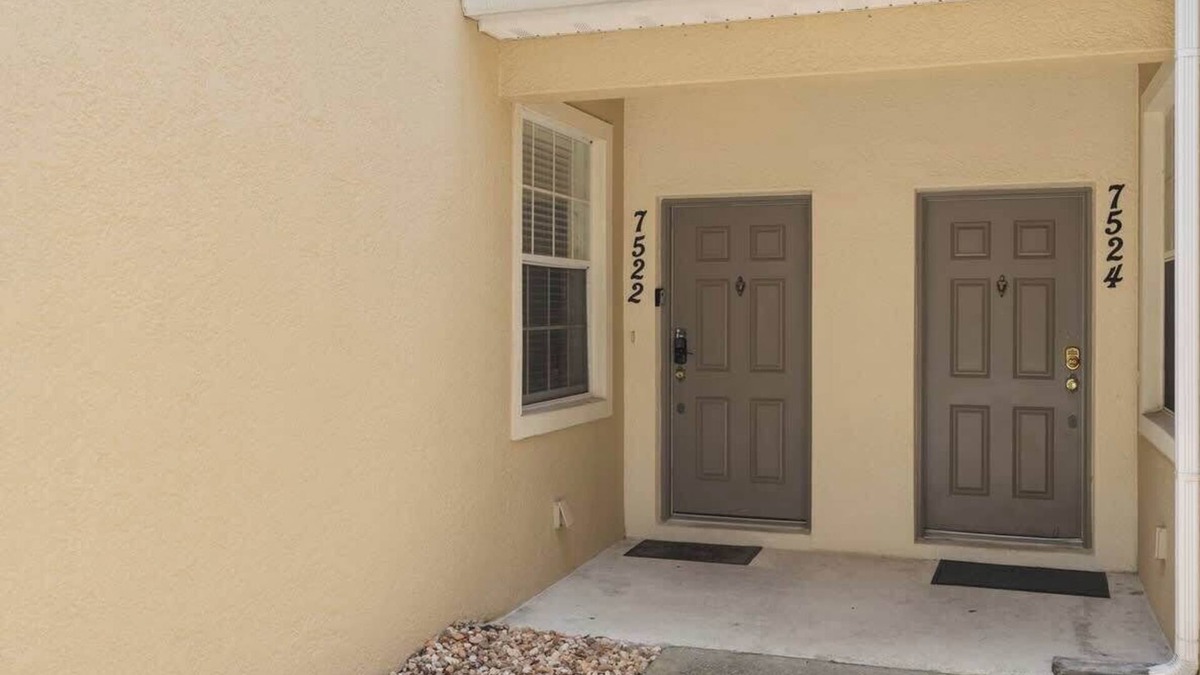 West Kissimmee Condo | 3BR Home 1.5 mi to Disney | Lagoon Pool, Spa & Gym