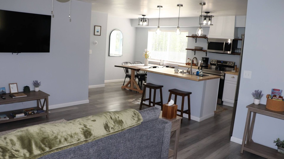 Palmer House | 3BR Home Sleeping 6 Near Downtown Palmer With Mountain Views