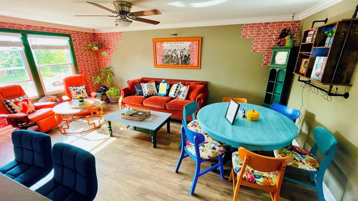 Wasco House | 3BR House w/Paradise Garden Oasis and private pool in the heart of Schaumburg