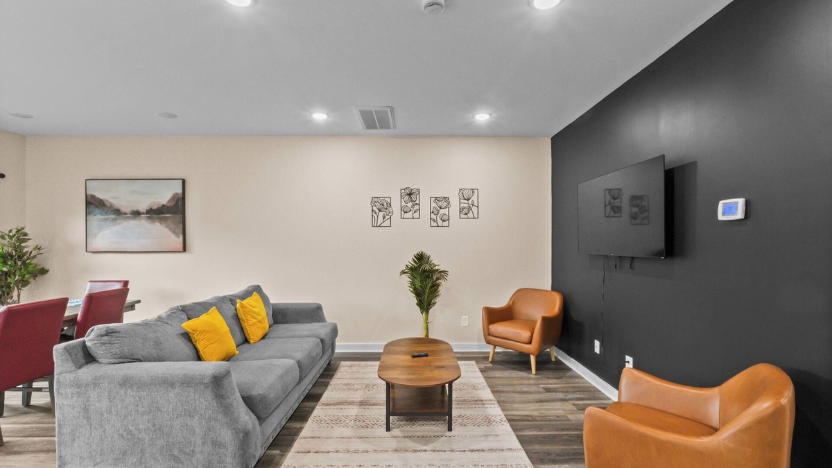 Ponderosa - Wingate House | 3BR in Charlotte, 10 Min to Panthers Stadium Pet-Friendly