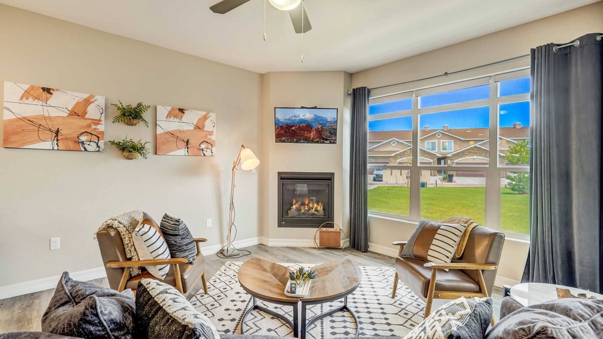 Northgate House | 3BR Modern Haven, Work, Play & Relax