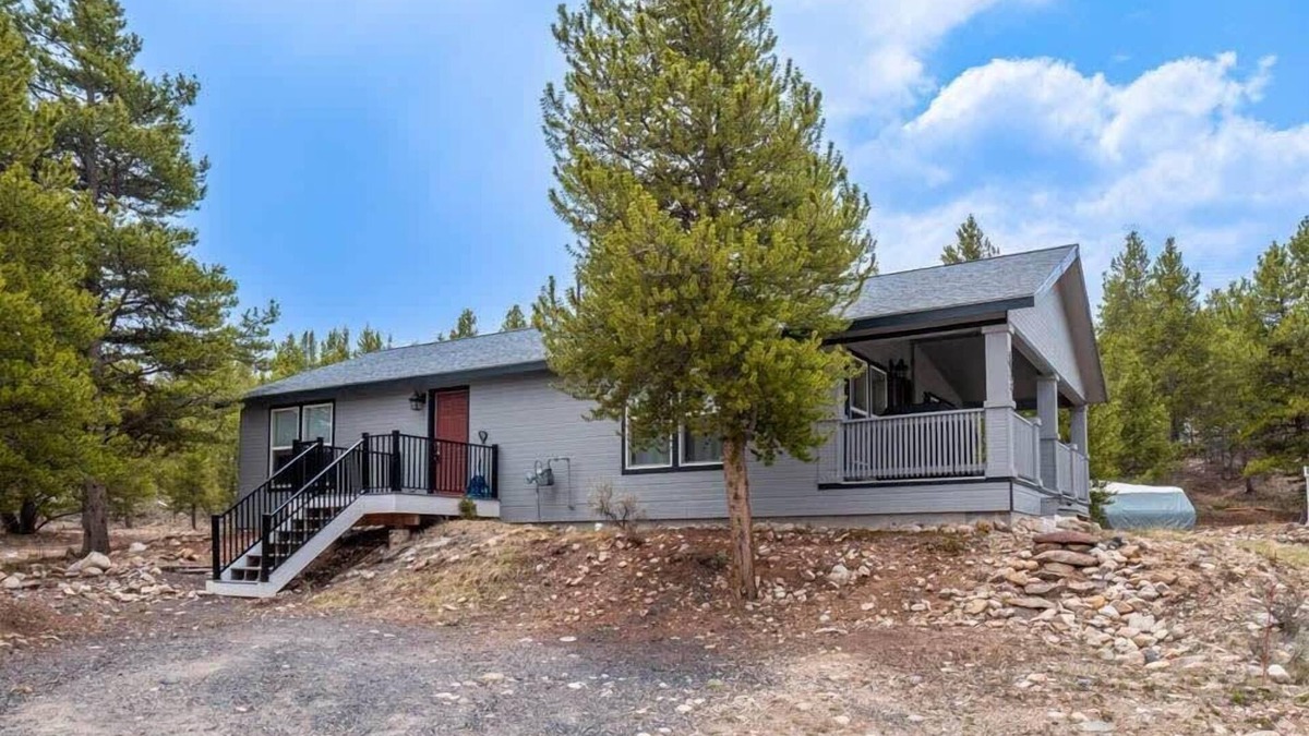 Leadville House | 3BR Mountain View - Covered Patio - Pet Friendly