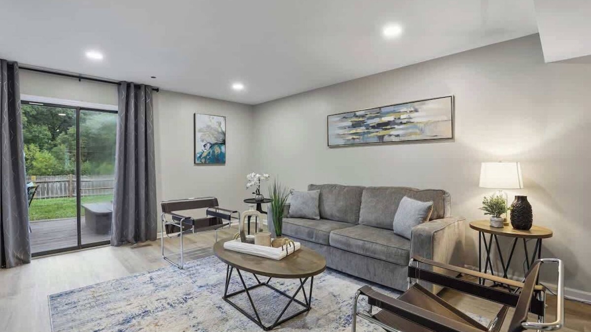Bolingbrook House | 3BR + Near Mall + Fast WiFi | LCP Collection