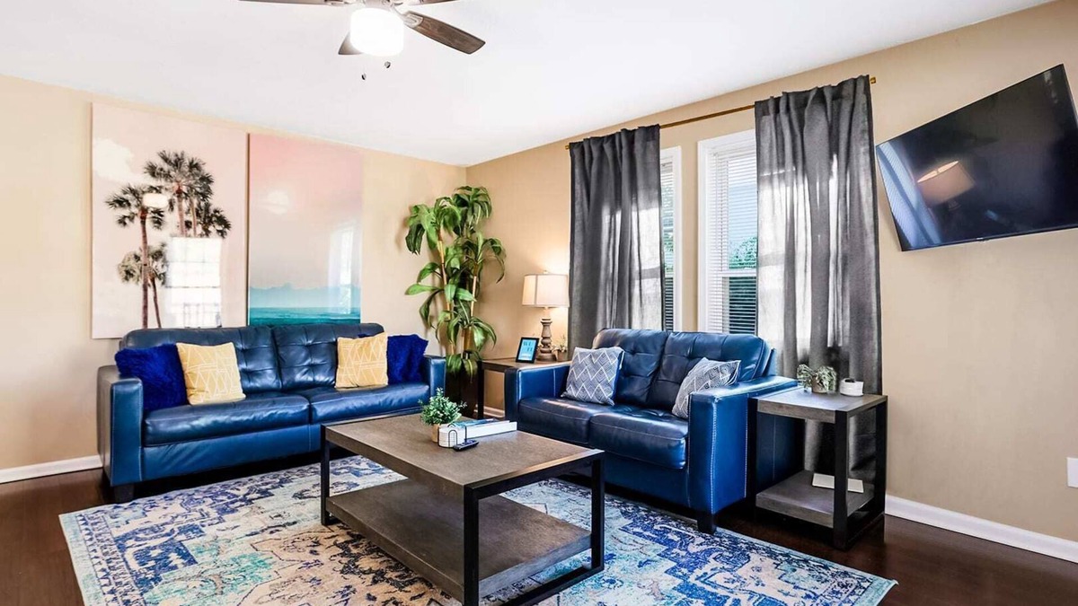 Rosedale House | 3BR|PrimeLocation|Near KUMED+Plaza|Sleeps 9