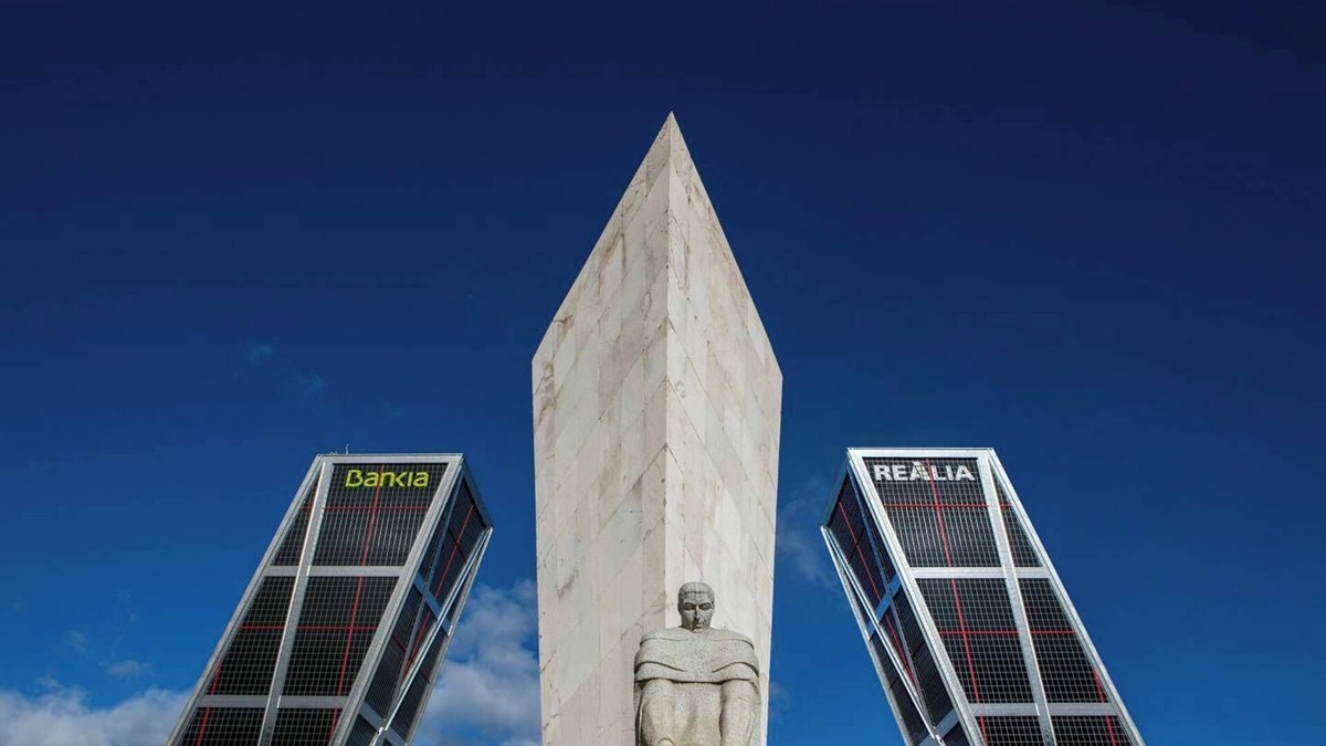 Fuencarral Apartment | 3BR Residence Near Fuencarral