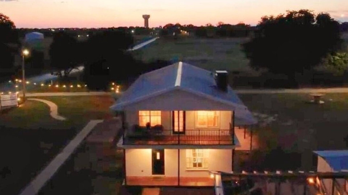 Thackerville House | 3BR Retreat – 2 Mins to WinStar Karaoke + Fire Pit Fun”