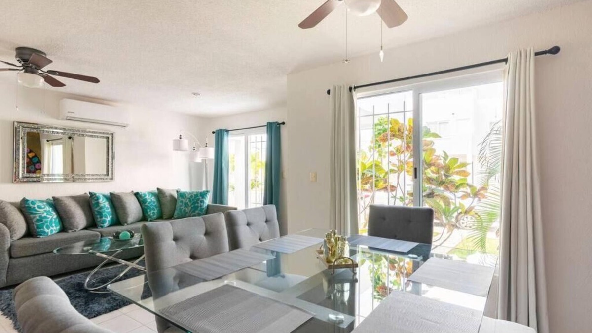 Downtown Cancun House | 3BR+Studio Rooftop Bar/3 min to beach/Ferry!