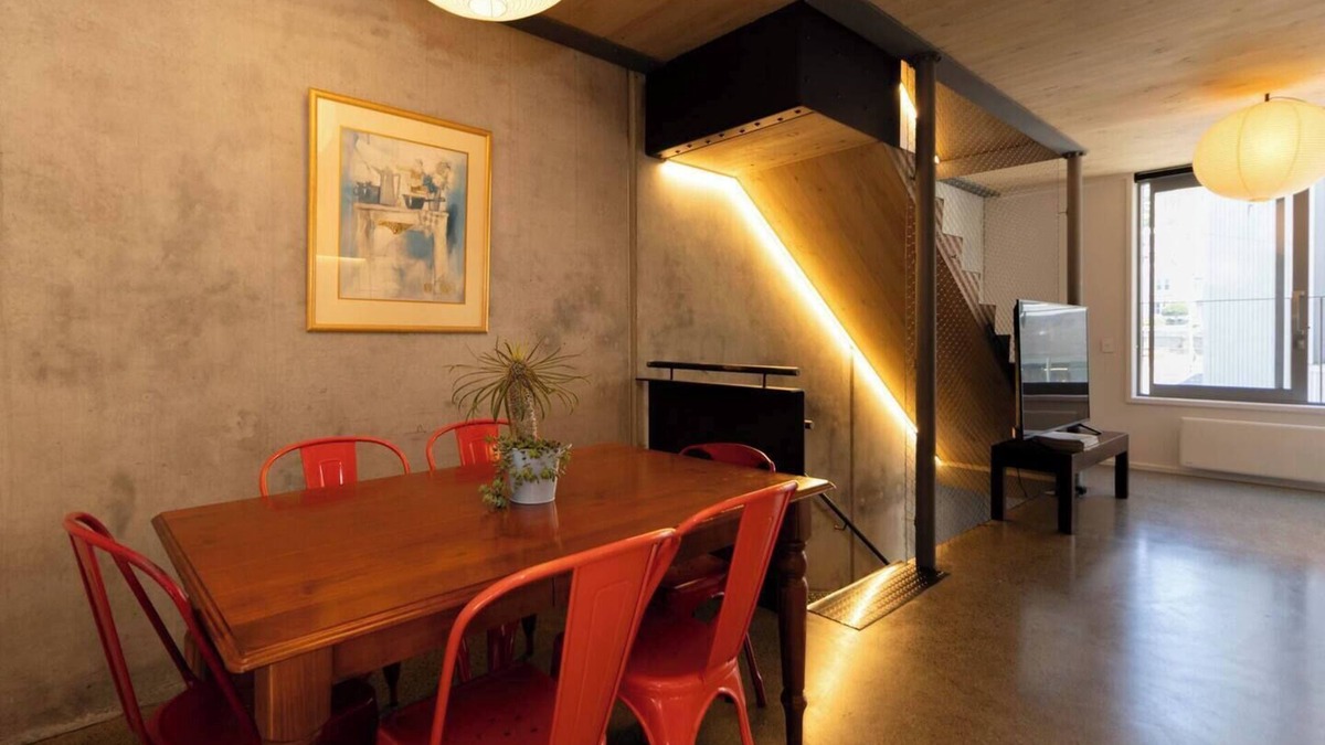 Te Aro Apartment | 3BR Townhouse | Industrial Charm, Central Location