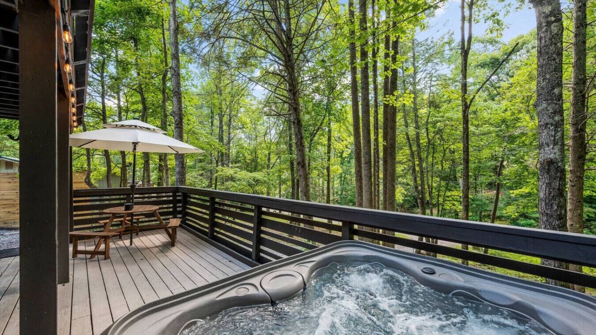 Sevierville Cabin | 3BR w/Hot Tub+Firepit*Fireplace* Privacy + Quiet!