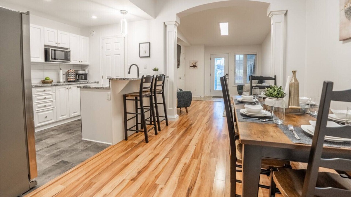 Cornwall House | 3BR+WiFi+Kitchen+Washer+Free Prking+Dryer+Pet