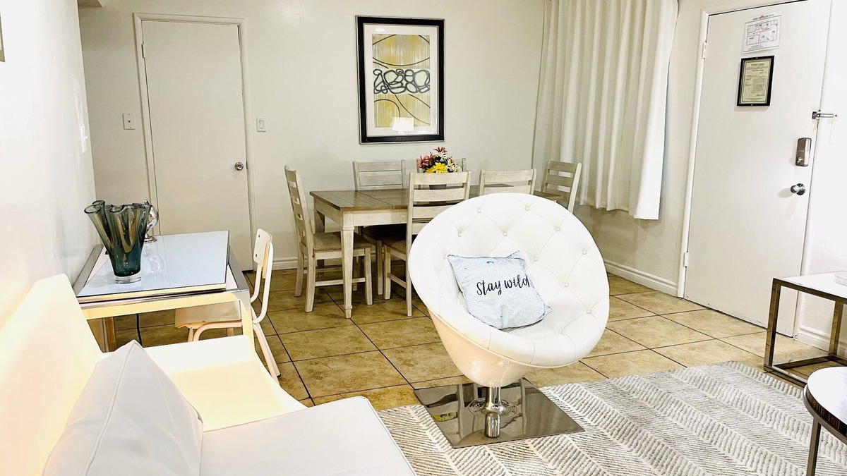 Beverly Green Apartment | 3BRApartment,BestLocation,Strip,LVCC,LasVegas,Sphere,MusicFestival,Vacation,pool
