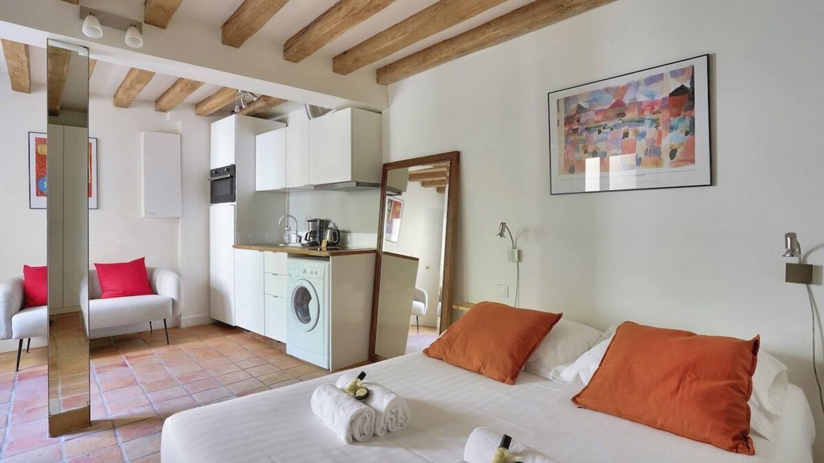 Sorbonne Apartment | 3min Notre Dame of Paris | Studio