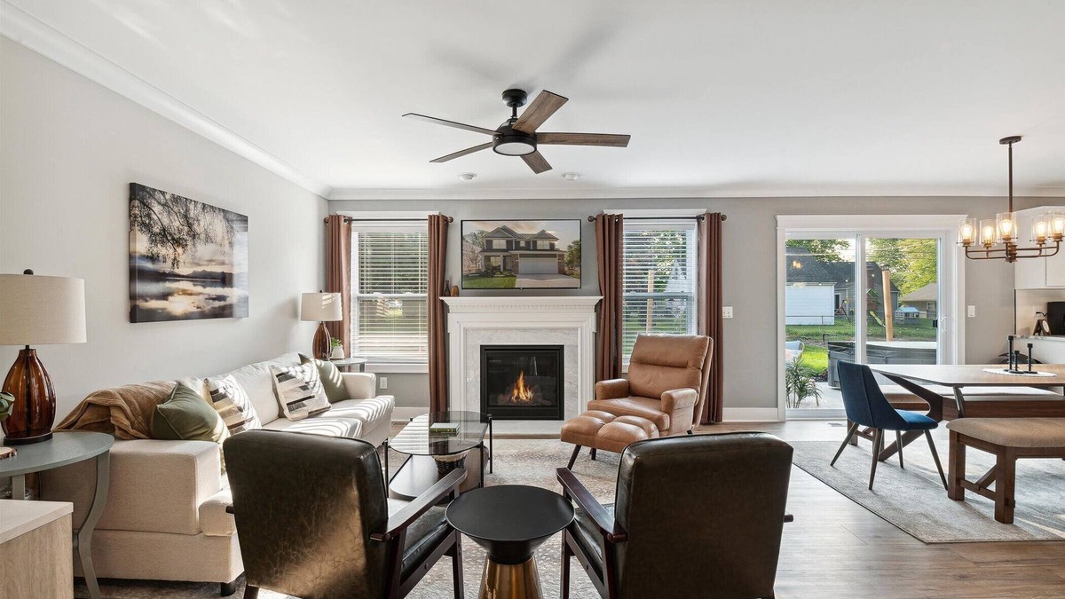 Plymouth House | 3mins DT/Hot tub + Fire Pit + BBQ/ Game Room/ 500Mbp/4 Bedroom/ Office