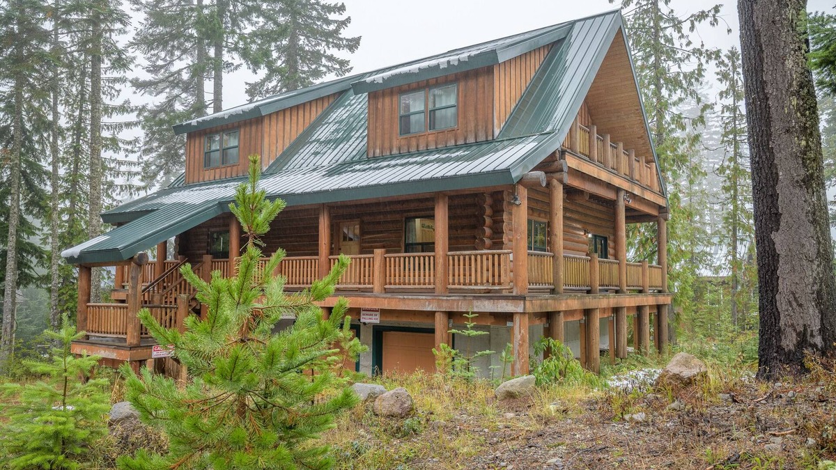 Government Camp Cabin | 3rd night FREE! stay before 09/28 close to lakes,hiking, skiing