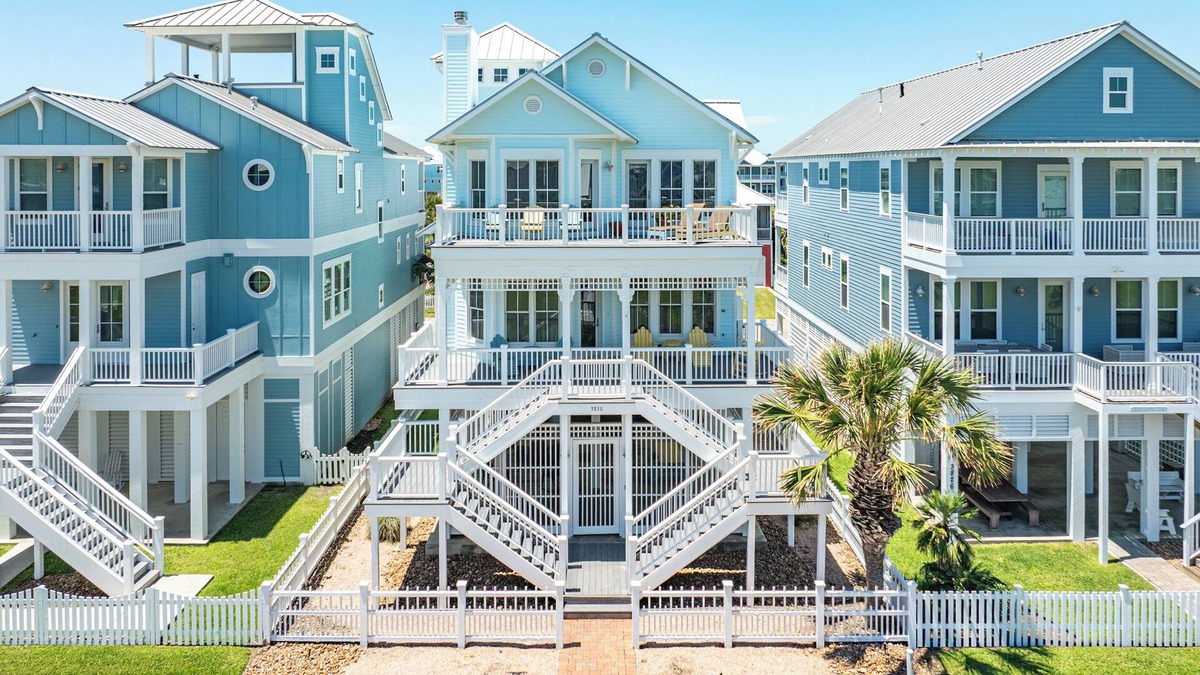 Beachside Village House | 3rd Row in Beachside Village - Elevator, 4 Decks, 2 Suites, 9 Miles to Downtown