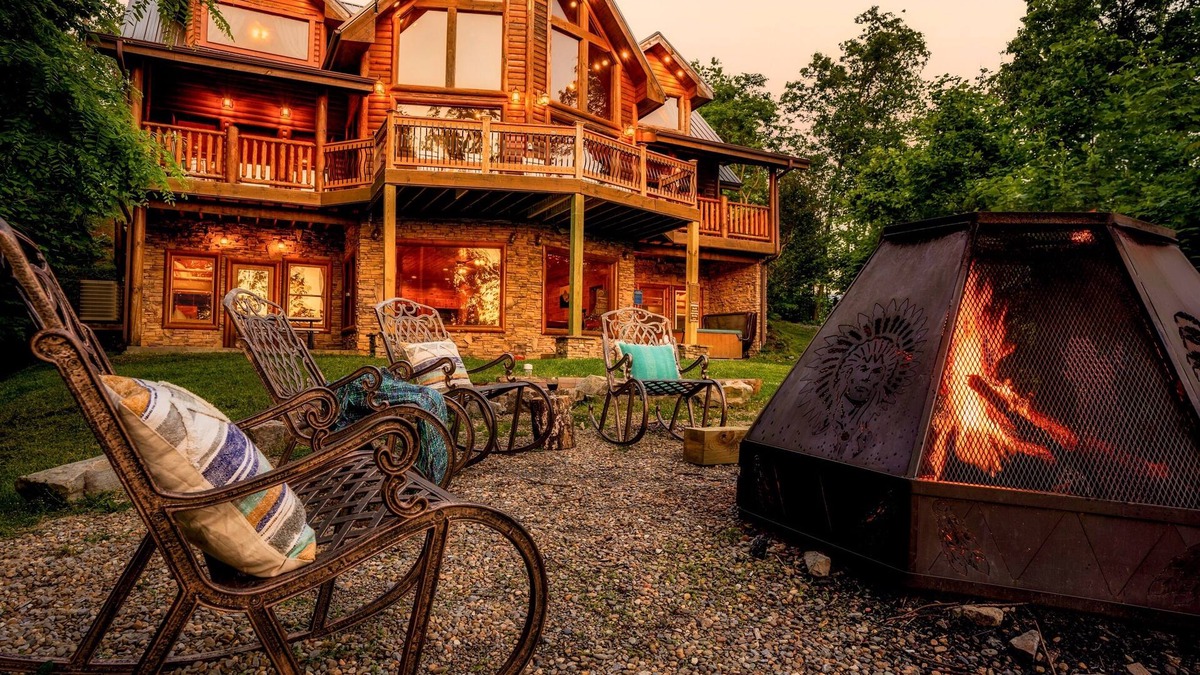 Gatlinburg - Pigeon Forge Cabin | 3Suites | View| SeptDeal | HotTub | FirePit | GmRm