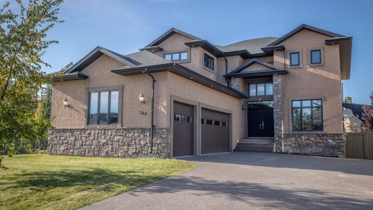 Hinton House | 4,000 sq ft 7 Br/4.5 Ba Luxury Home with Amazing Amenities