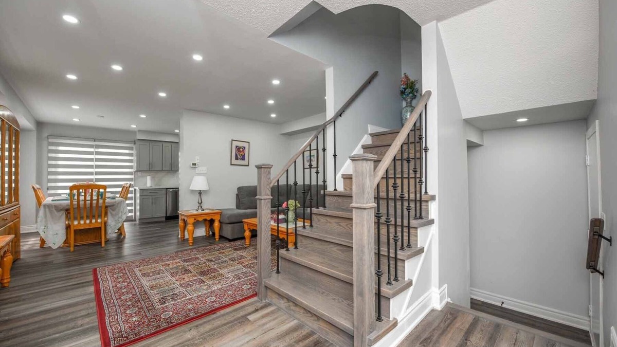 Churchill Meadows House | 4 + 1 bedrooms 4 baths Entire Home in Mississauga