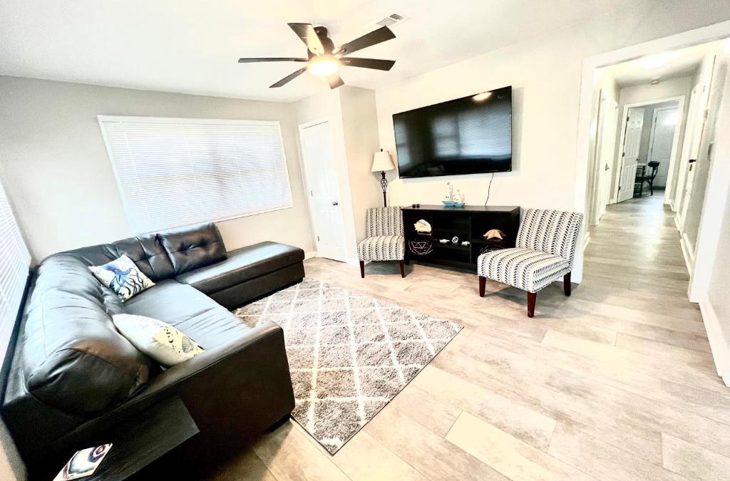 Gulfport House | 4/2 Home Close to Beach, Centrally located!