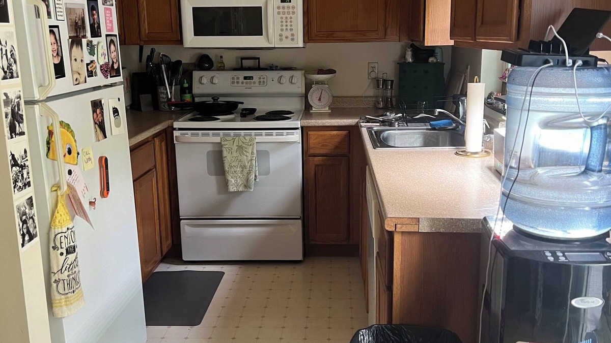 Hampden Apartment | 4:20 Friendly room in cozy apartment close to downtown Bangor.