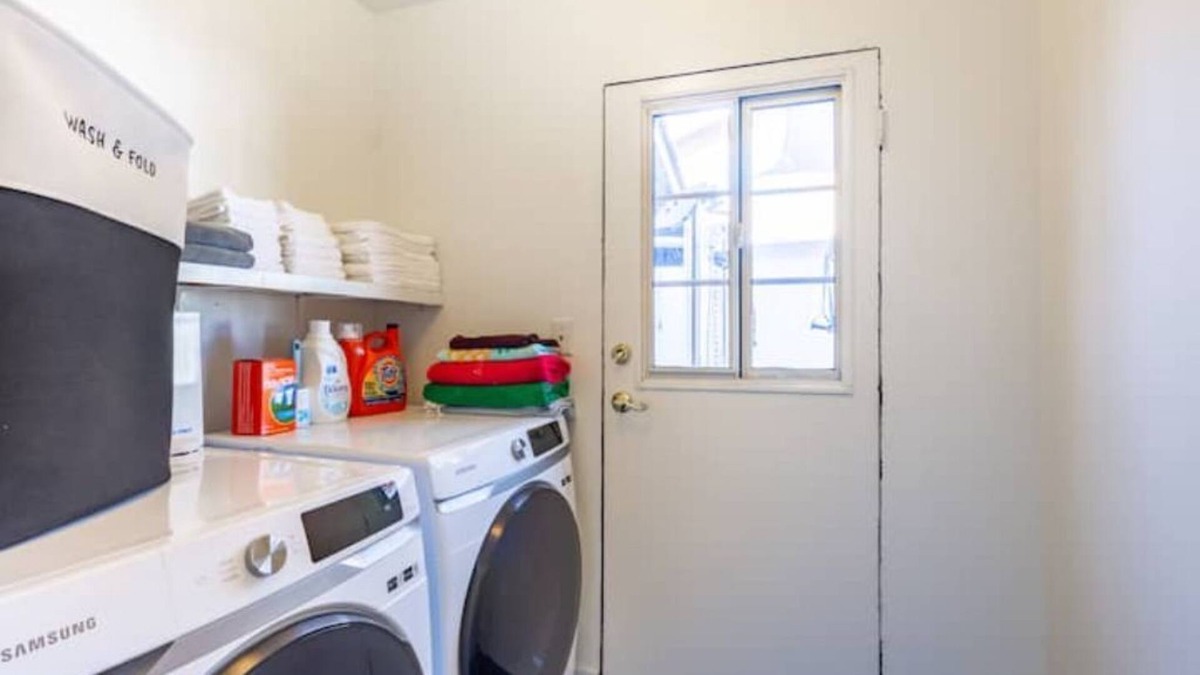 East Whittier House | 4/5 BR near Disney w/ pool, jacuzzi, dry sauna, ice bath, and fully equipped gym