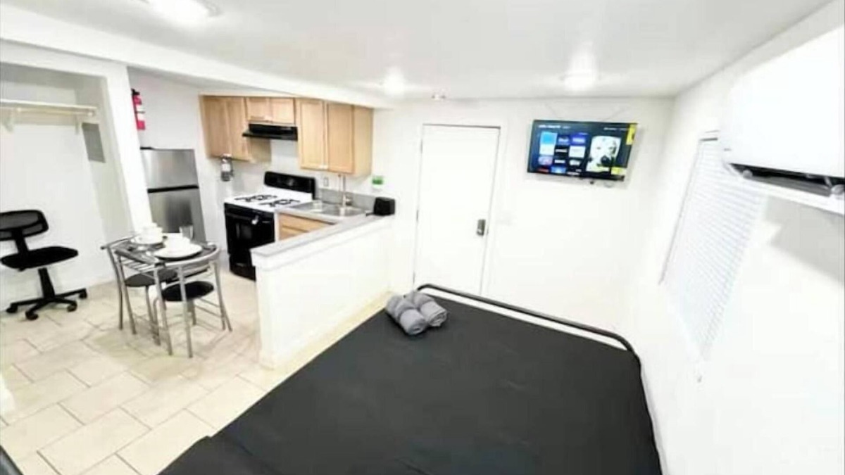 Sunrise Manor Apartment | 4. 6.9Mi To E.D.C 11Mi To strip 7.1Mi To Fremont