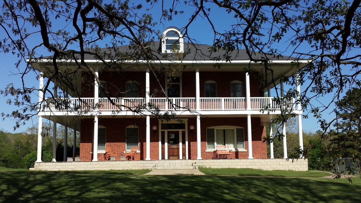 Heber Springs House | 4 ACRE ESTATE 3 MINUTES FROM EDEN ESLE, GREERS FERRY LAKE, & HEBER SPRINGS