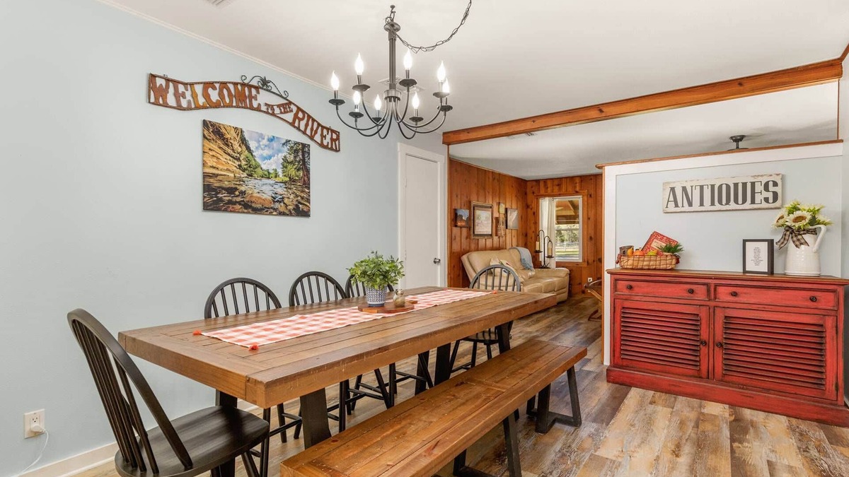 New Braunfels House | 4 Acre Farmhouse By Gruene - Min. to Guadalupe River + Tube Rental - Games - Firepit - Grill