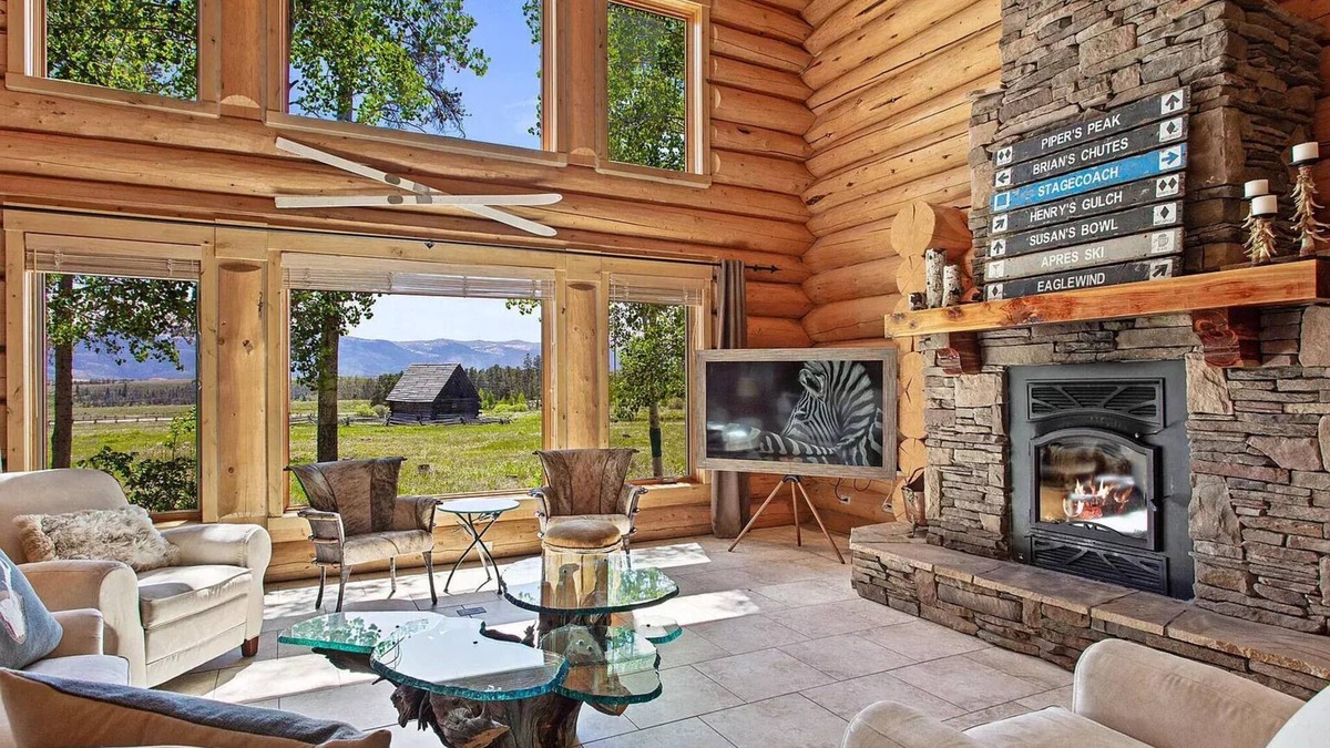 Tabernash Cabin | 4 Acre Luxury Log Cabin Minutes from Skiing, Fishing, Biking, Golf, and Boating