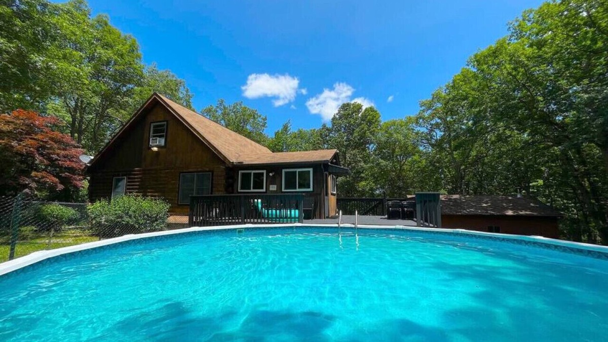 Canadensis Ski Chalet | 4 Acre Oasis: Heated Pool, Hot Tub & Gameroom