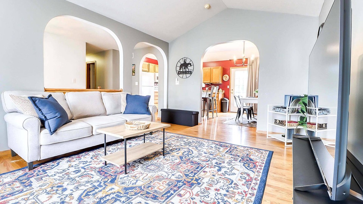 Lincoln House | 4 bd 2.5b 8 guests | Game Room | Large Backyard