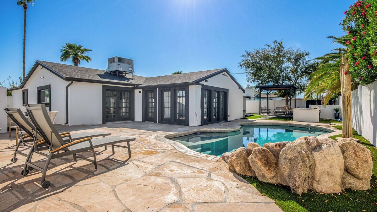 Scottsdale Estates Nine House | 4 Bd Old Town Scottsdale Home with Sparkling Pool