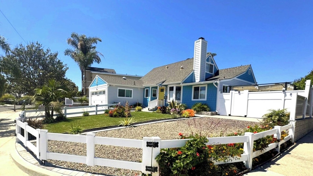 Ventura House | 4-bdrm house, 2 miles from Beach-Pet Friendly-HotTub-Playroom-Playground-Heat/AC