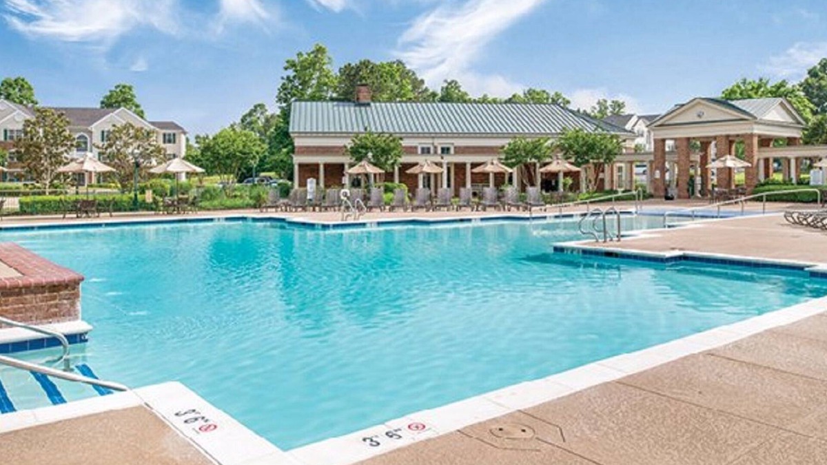 Berkeley Condo | 4 BDRM~ HUGE UNIT SLEEPS 12~ ONLY 10 MILES TO BUSCH GARDENS~INDOOR/OUTDOOR POOLS