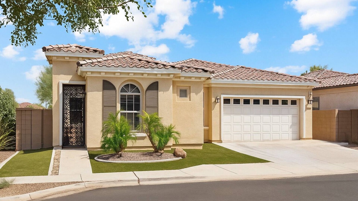 Maryvale House | 4 Bdrm - Minutes from Westgate & Cardinals Stadium