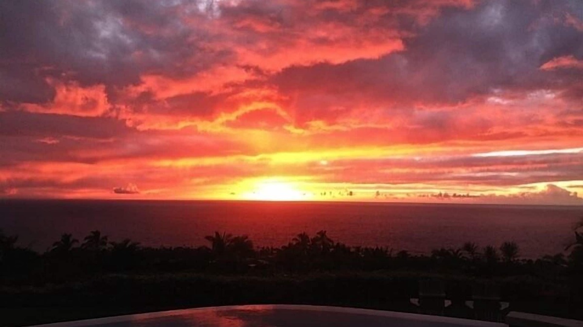 Kahaluu-Keauhou House | 4 BDRs with their own baths! Modern decor! Privacy! Best Ocean View in the Hood!