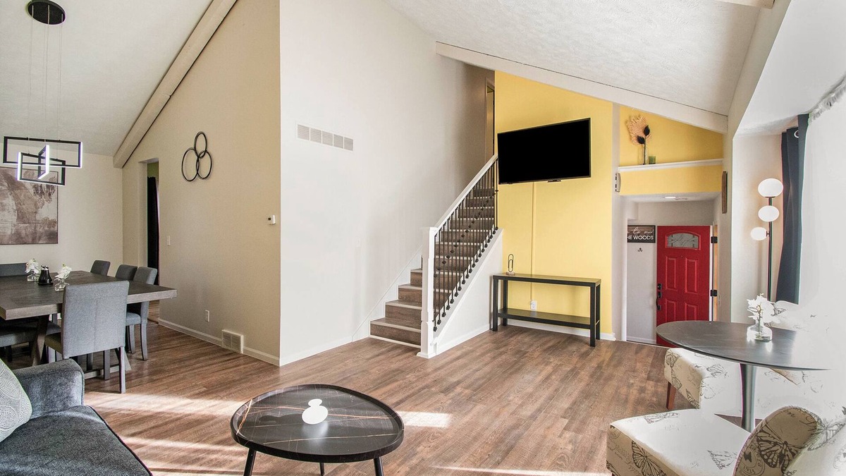 Millard House | 4 Bed; 2.5 Bath ; 940 Mbps ; Fenced Yard ; Grill