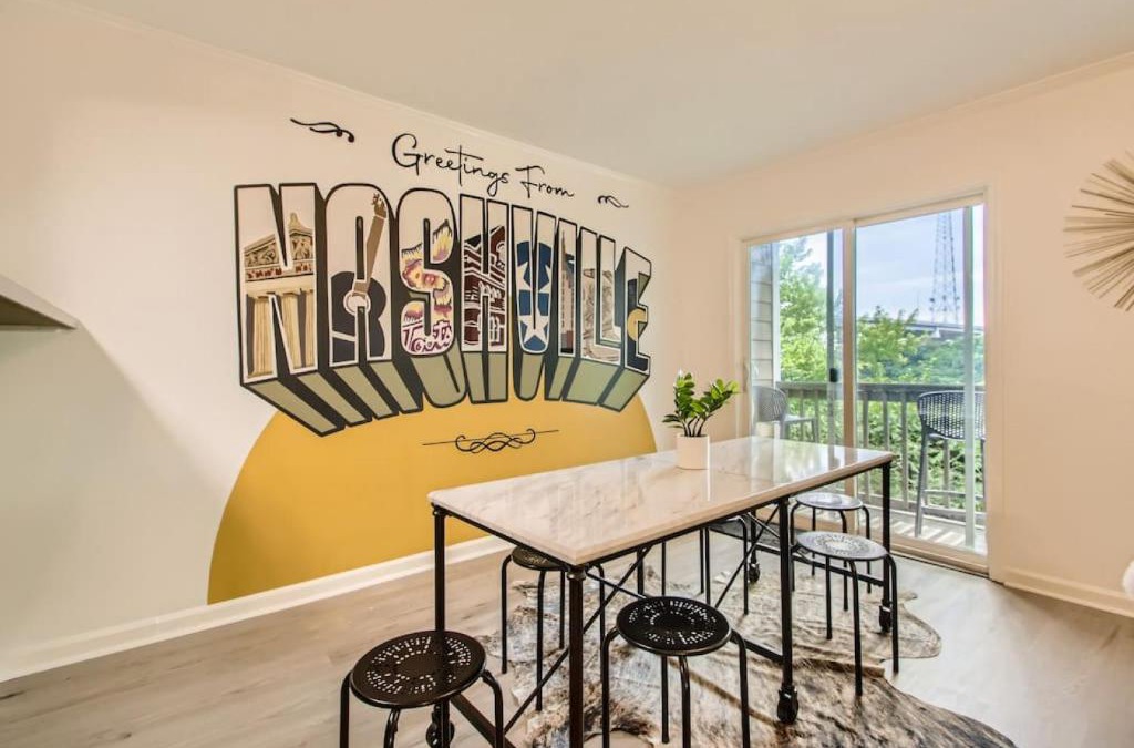 North Capitol Apartment | 4 Bed, 2 Bedroom plus POOL, Walk to Downtown and Germantown