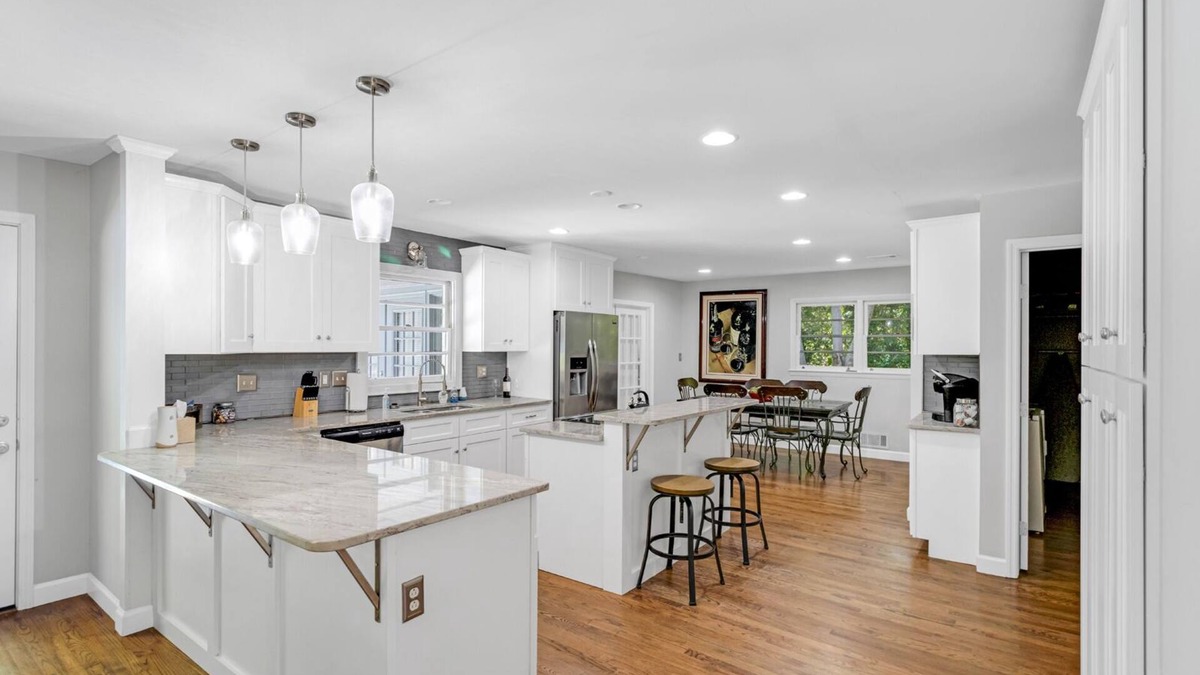 Athens House | 4 Bed 3 Ba Reno w/Saltwater Pool (Heated) n2 miles to Sanford Stadium/Downtown
