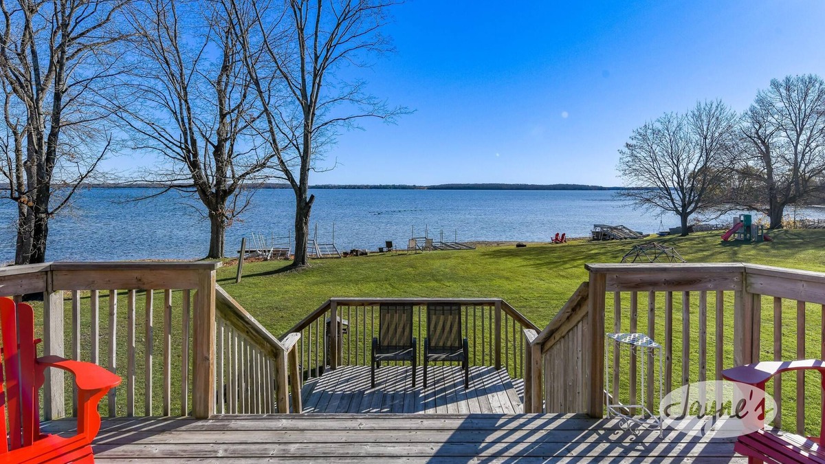 Cumberland Beach Cottage | 4 bed 3 bath cottage on Lake Couchiching, Level Land, Sunrises!