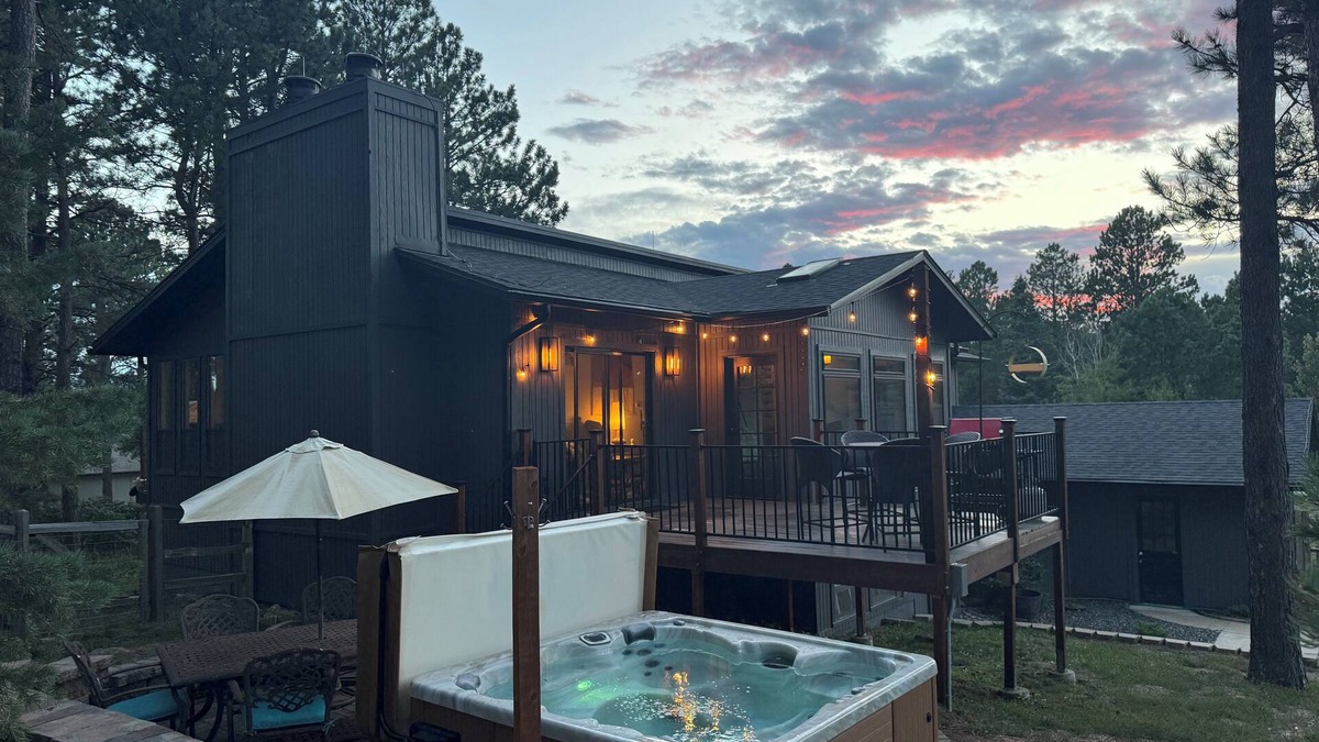 Woodmoor House | 4-bed 3-bath house with hot tub, fenced yard, and garage in Monument