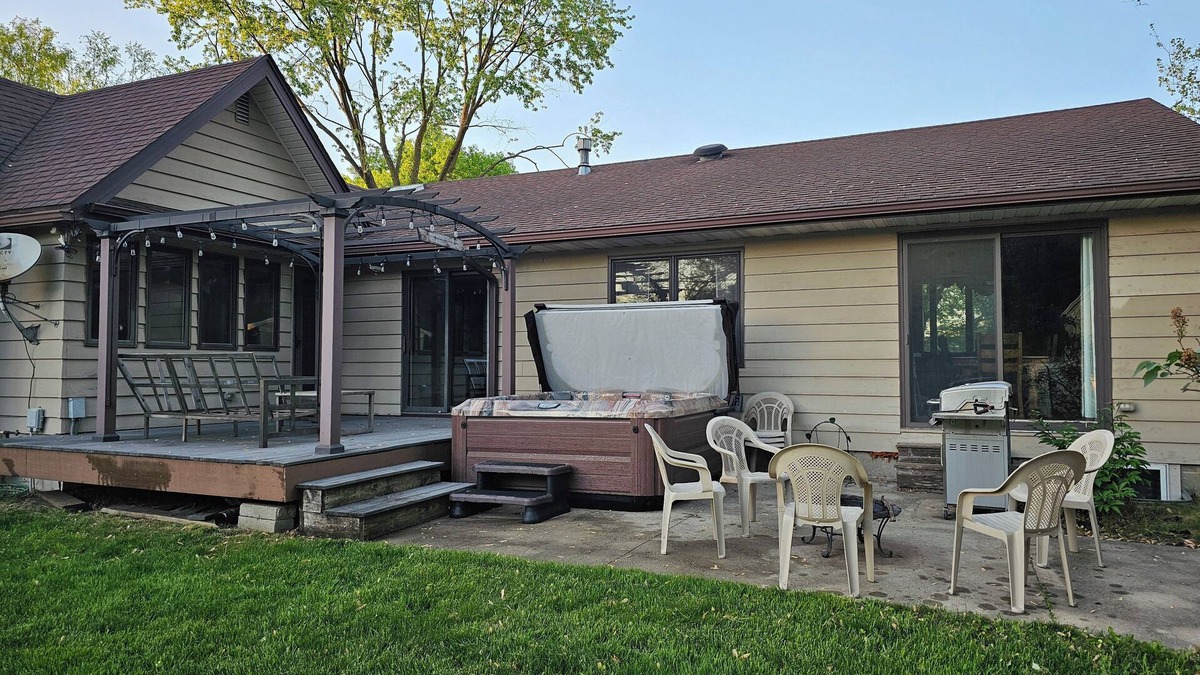 Ames House | 4- bed 3-bath w/private HOT TUB