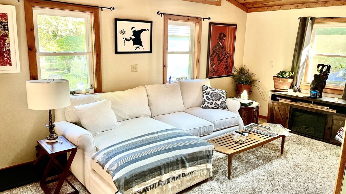 Fairlawn Heights House | 4 Bed/3 Bath with Hot Tub & Courtyard