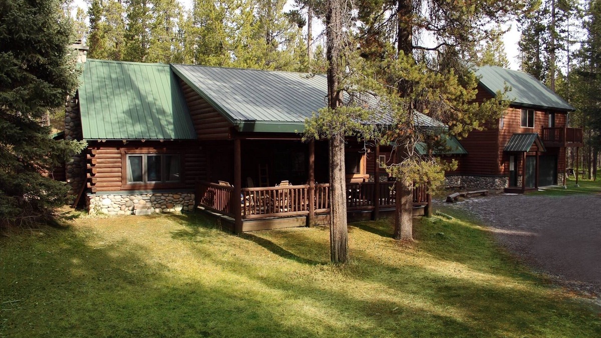 Island Park House | 4 Bed 4 Bath - Minutes from rivers, lakes, fishing, kayaking.