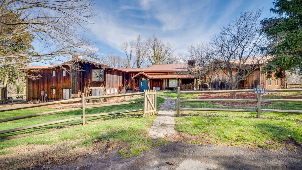 Kingsport House | 4 bed 4 bath pool and hot tub overlooking the river
