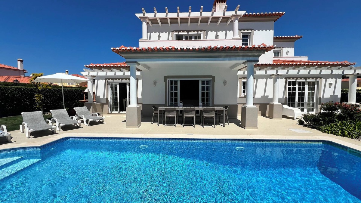 Praia del Rei Villa | 4 bed, 4 bath villa with large private heated pool