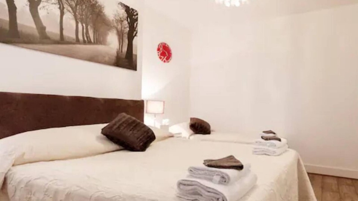 Graveney Apartment | 4 Bed Flat - Sleeps 14 - Parking - Game Room -Wifi