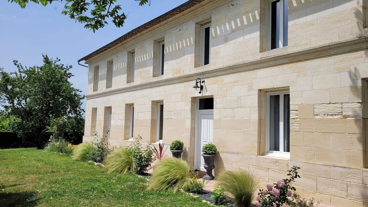Lugon-et-l'ile-du-Carney Cottage | 4 bed and breakfast in a beautiful house