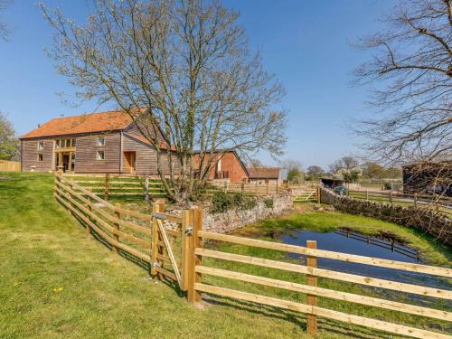 Moreton House | 4 Bed in Ledbury 60200