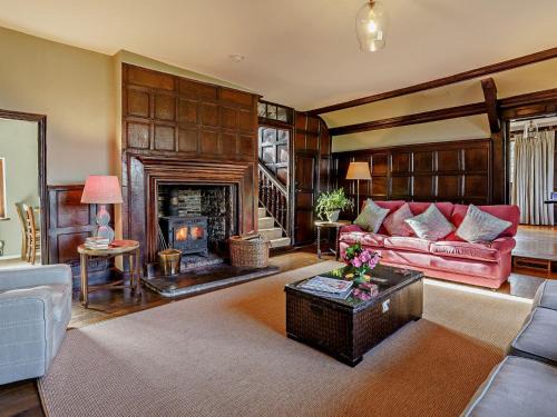 Llanover House | 4 Bed in Llanover 91243